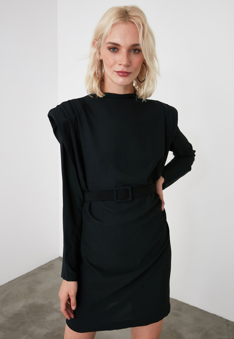 Rochie umeri suprdime Rochie mini neagra